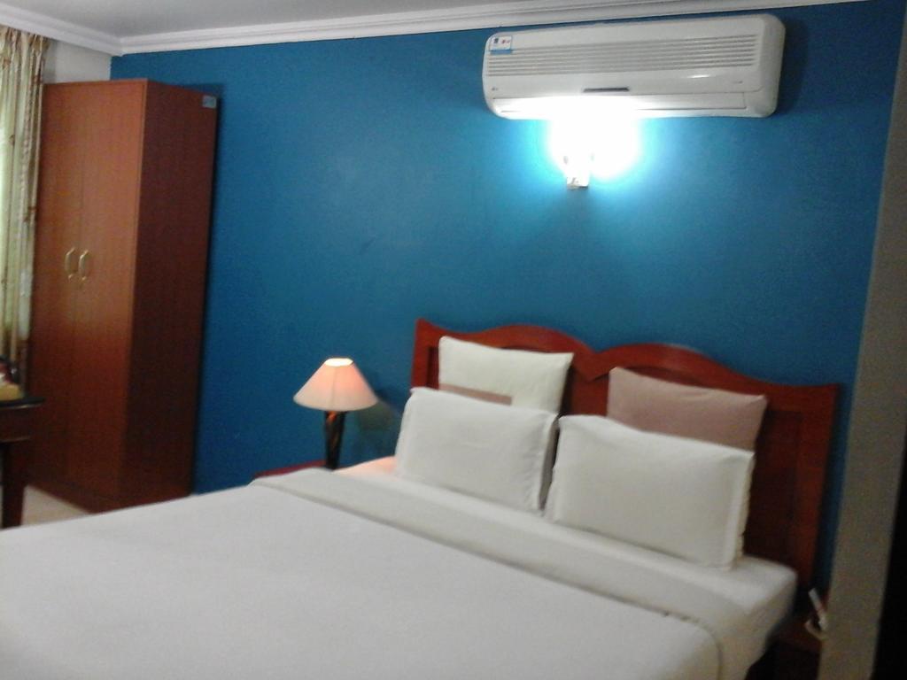 Hotel Pigeon International Μπανγκαλόρ Δωμάτιο φωτογραφία